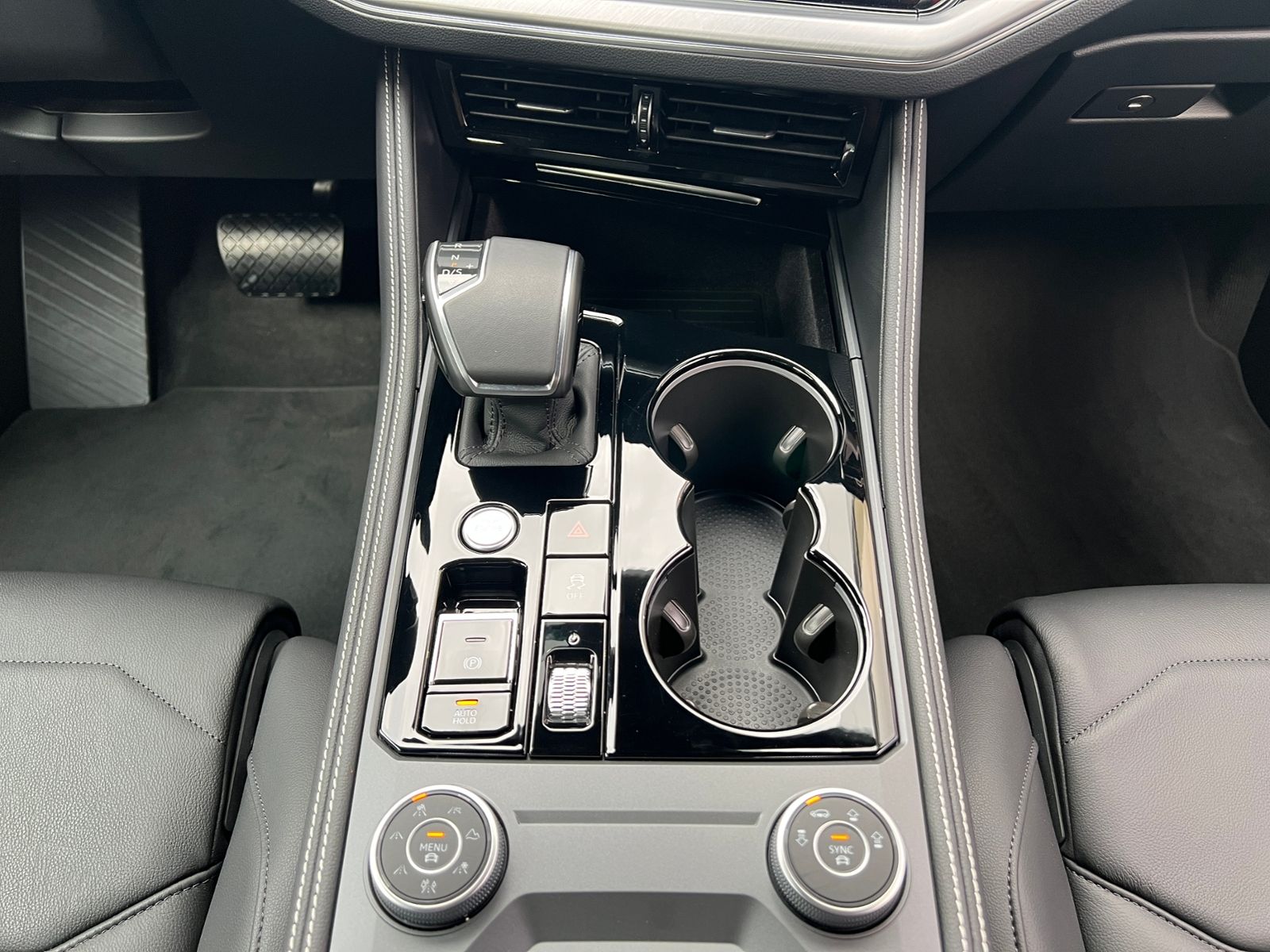 Fahrzeugabbildung Volkswagen Touareg 3.0 TDI 4MOTION *AHK,Luft,Leder,ACC,Kame