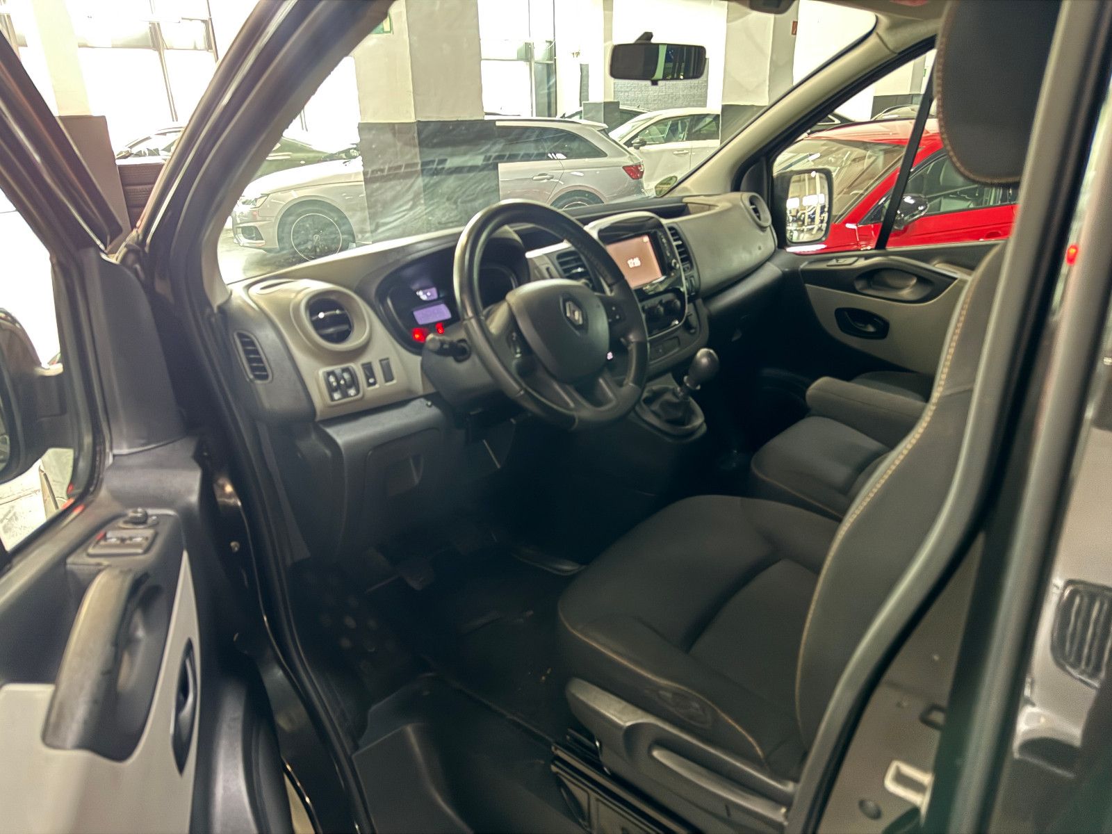 Fahrzeugabbildung Renault Trafic 1.6 DCI EXPRESSION 9-SITZER CAMPER STHDHZ