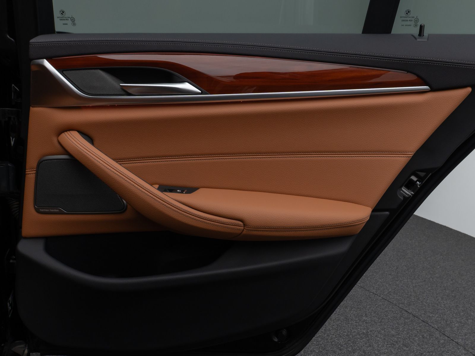 Fahrzeugabbildung BMW 530d xD Luxury Line Laser HUD DAB H/K AHK 19Zoll