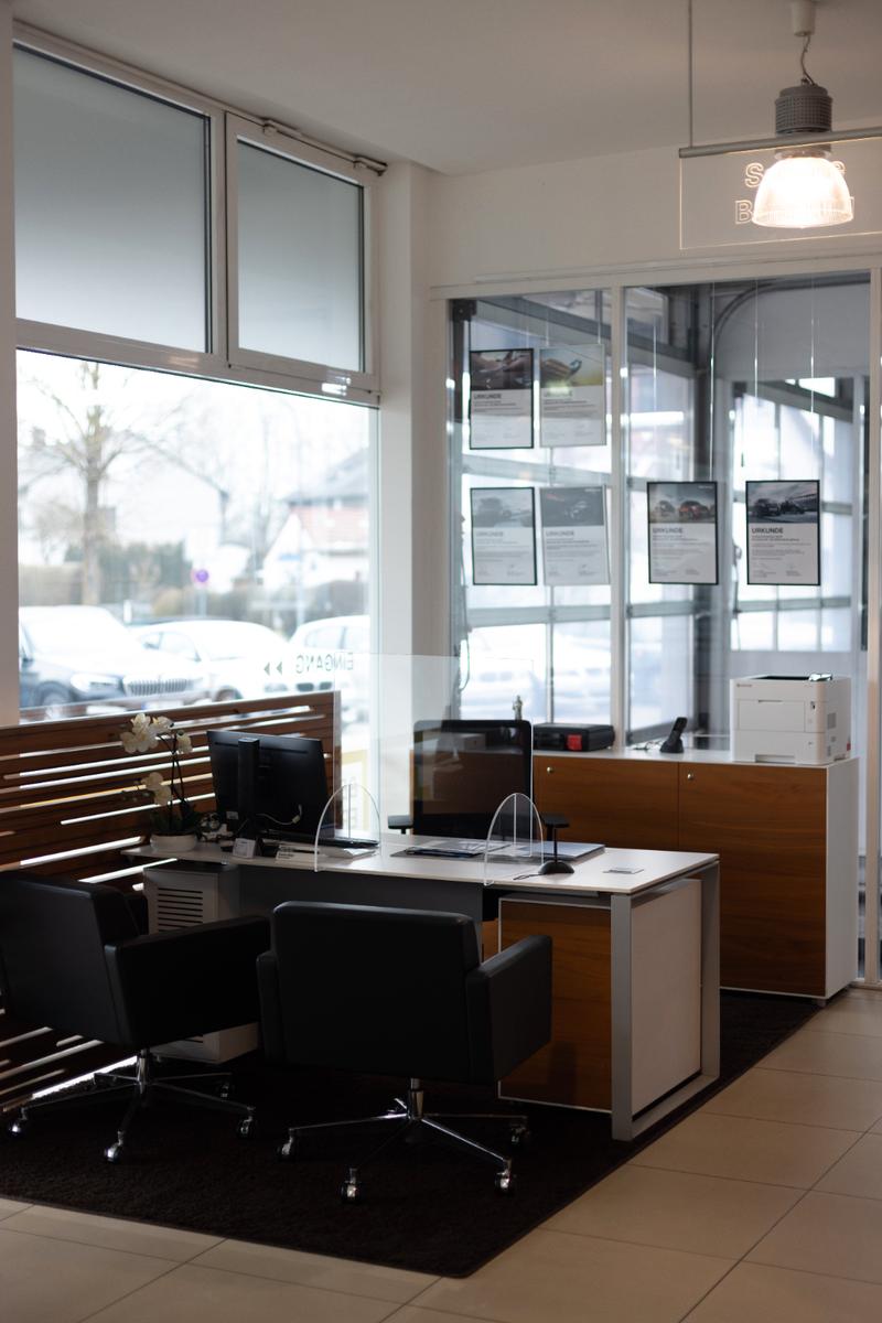 showroom-image-top