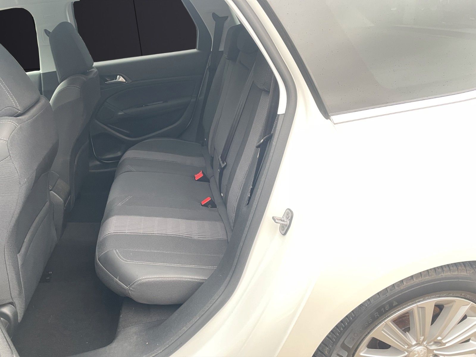 Fahrzeugabbildung Peugeot 308 SW Allure Pack*AHK*Kamera*Ambiente*Navi*