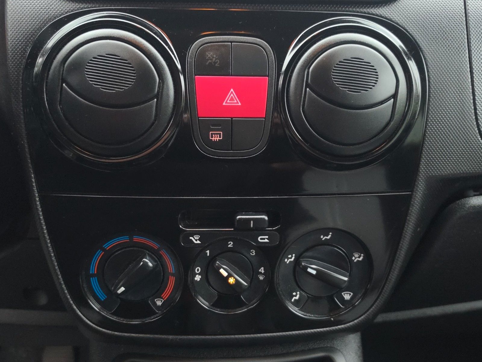 Fahrzeugabbildung Fiat Qubo 1.4 8V MY QUBO AUS 1.HAND