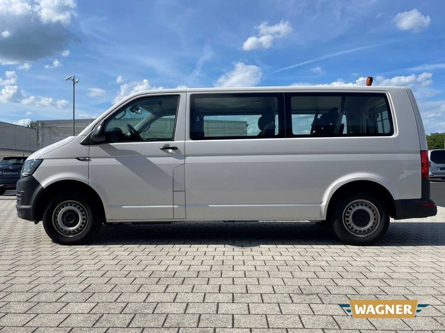 Fahrzeugabbildung Volkswagen T6 Kombi lang 9 Sitzer Rampe Klimaanlage