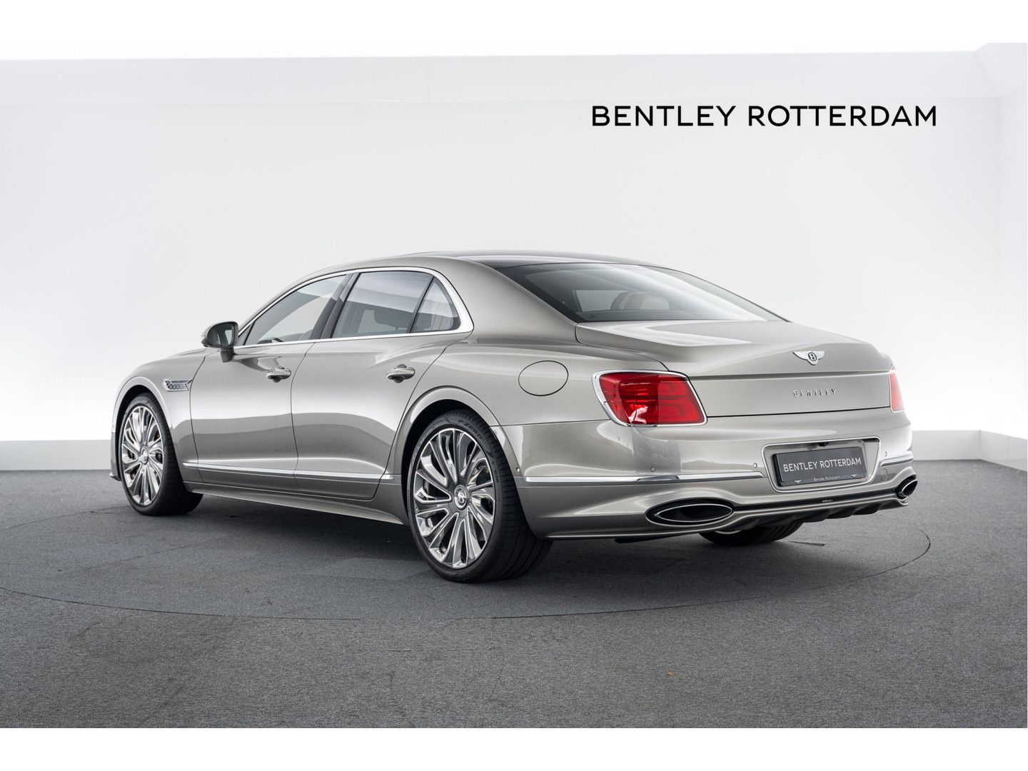 Bentley Flying Spur Mulliner V8 Hybrid MY2026 imagem 3