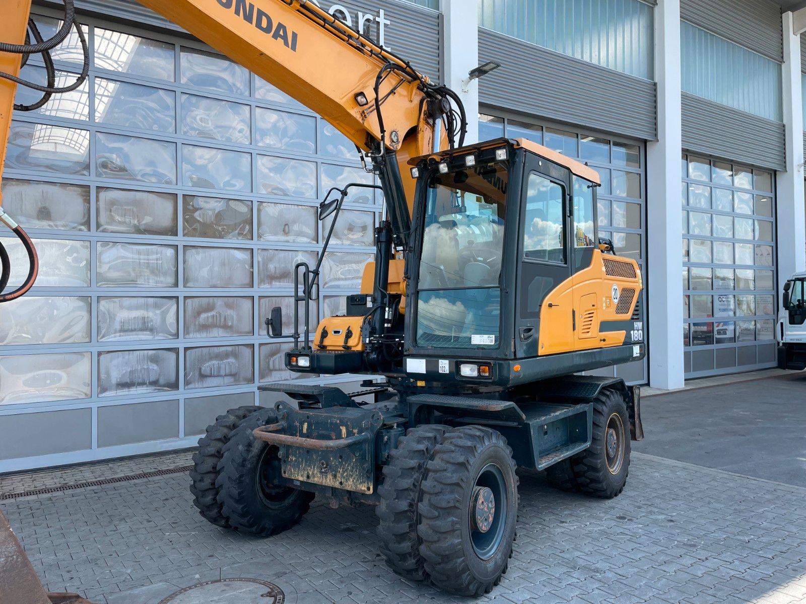 Fahrzeugabbildung Hyundai HW 180 / 6.102h / Tieflöffel / OQ70/55 / Klima