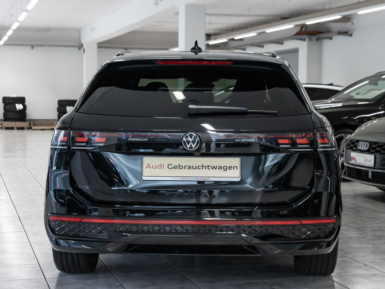 Volkswagen Passat Variant 1.5 TSI eHybrid R line Pano AHK foto 5