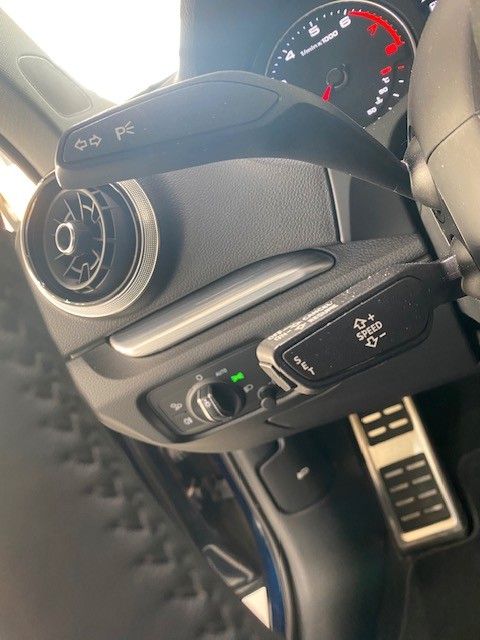 Fahrzeugabbildung Audi A3 Sportback 35 TFSI S-LINE LED/SPORT/SHZ/PDC
