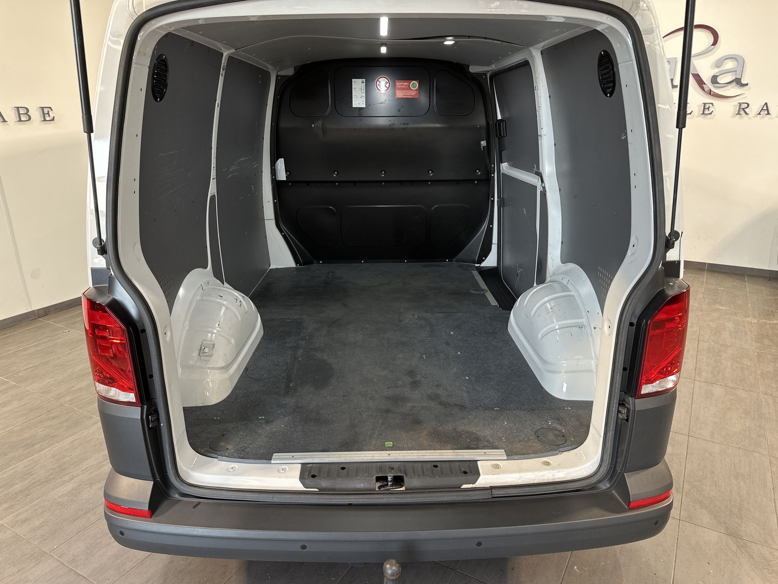 Fahrzeugabbildung Volkswagen T6 Transporter 2.0 TDI Kasten NAV+AHK+SHZ+PP+TEM