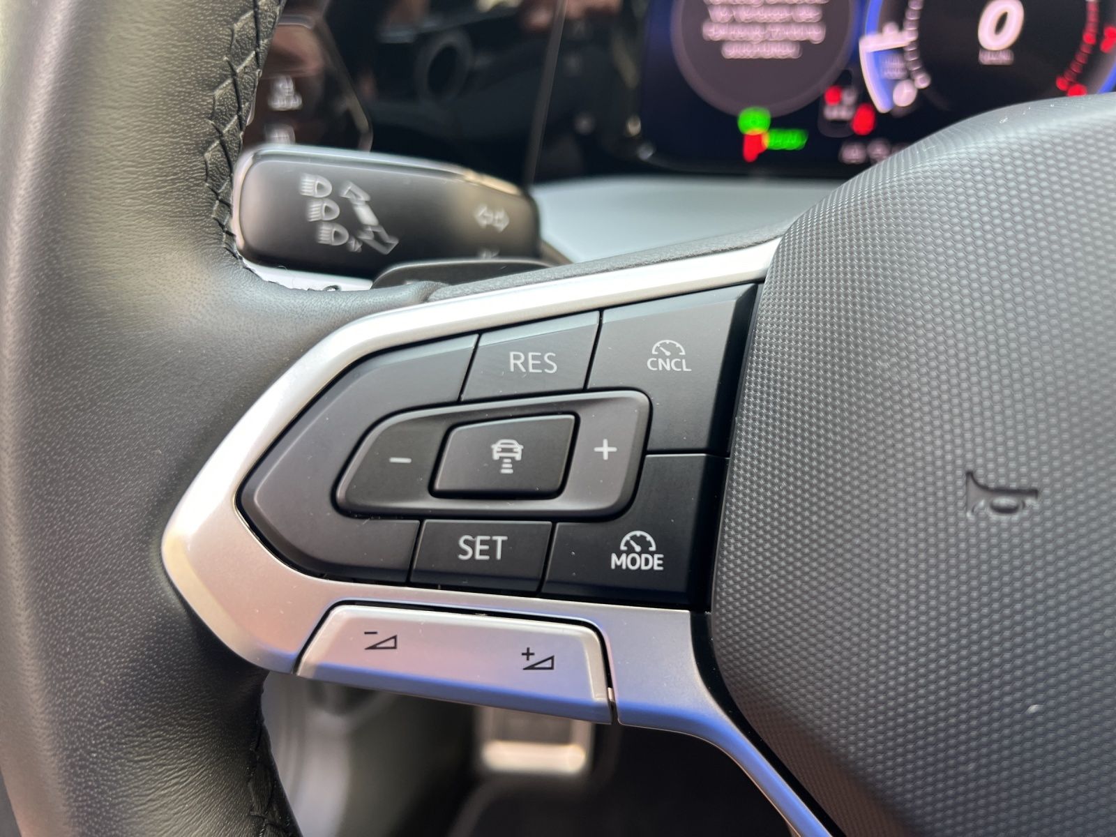 Fahrzeugabbildung Volkswagen Golf VIII Variant TSI Energy DSG LED Navi AID AC