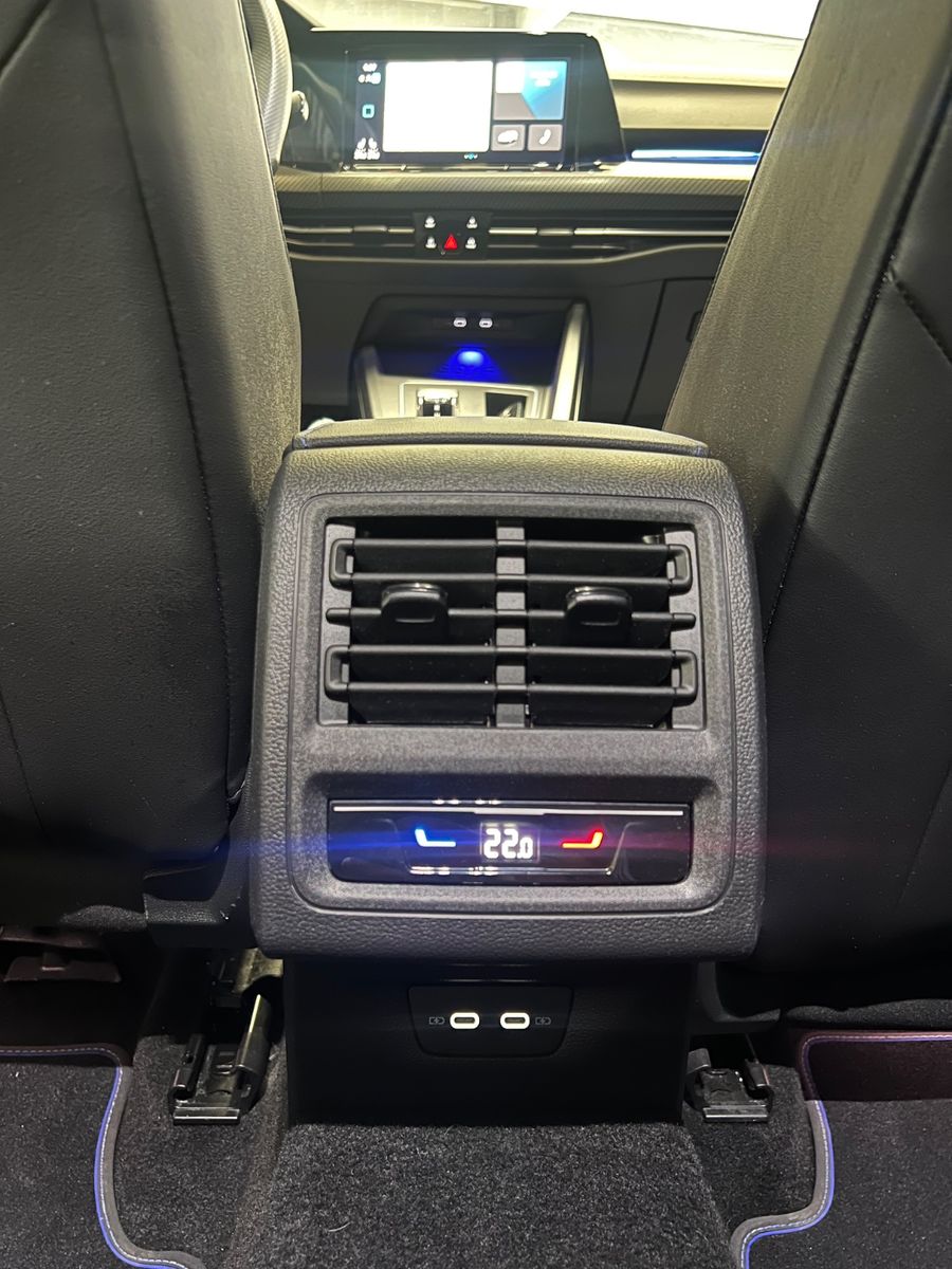 Fahrzeugabbildung Volkswagen Golf VIII Lim. R 4Motion *LAPIZ BLUE*KAMERA*IQ*