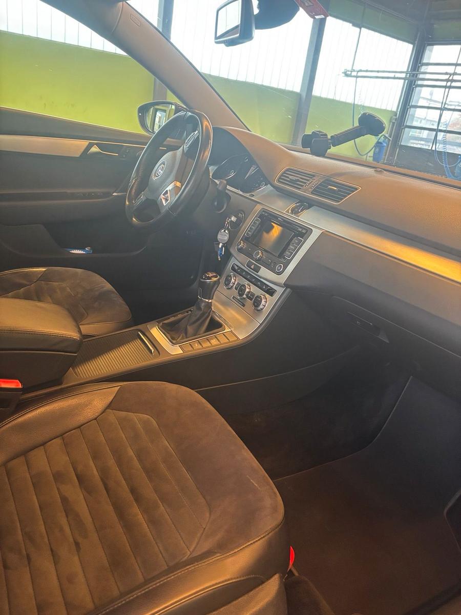 Volkswagen Passat 2012 — photo 11