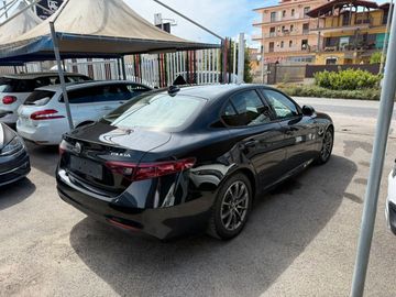 Alfa-Romeo Giulia - 4