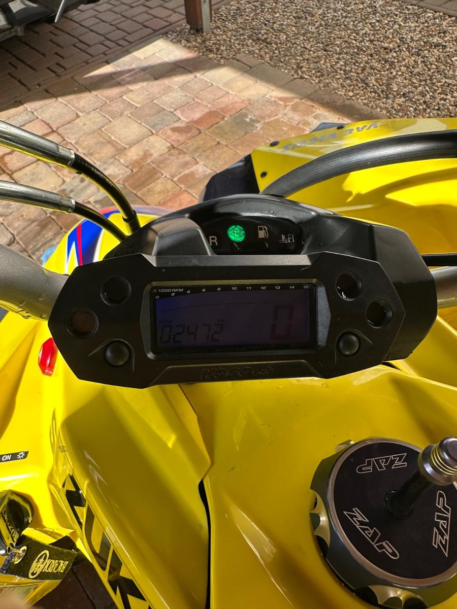 Suzuki  2009 — двигун 400 cm³, 38 HP (28kW)