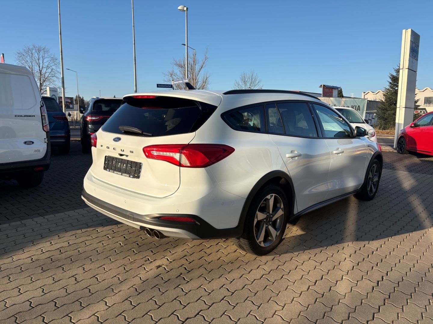 Fahrzeugabbildung Ford Focus Turnier Active BeheizbareWWS Navi LED Appl