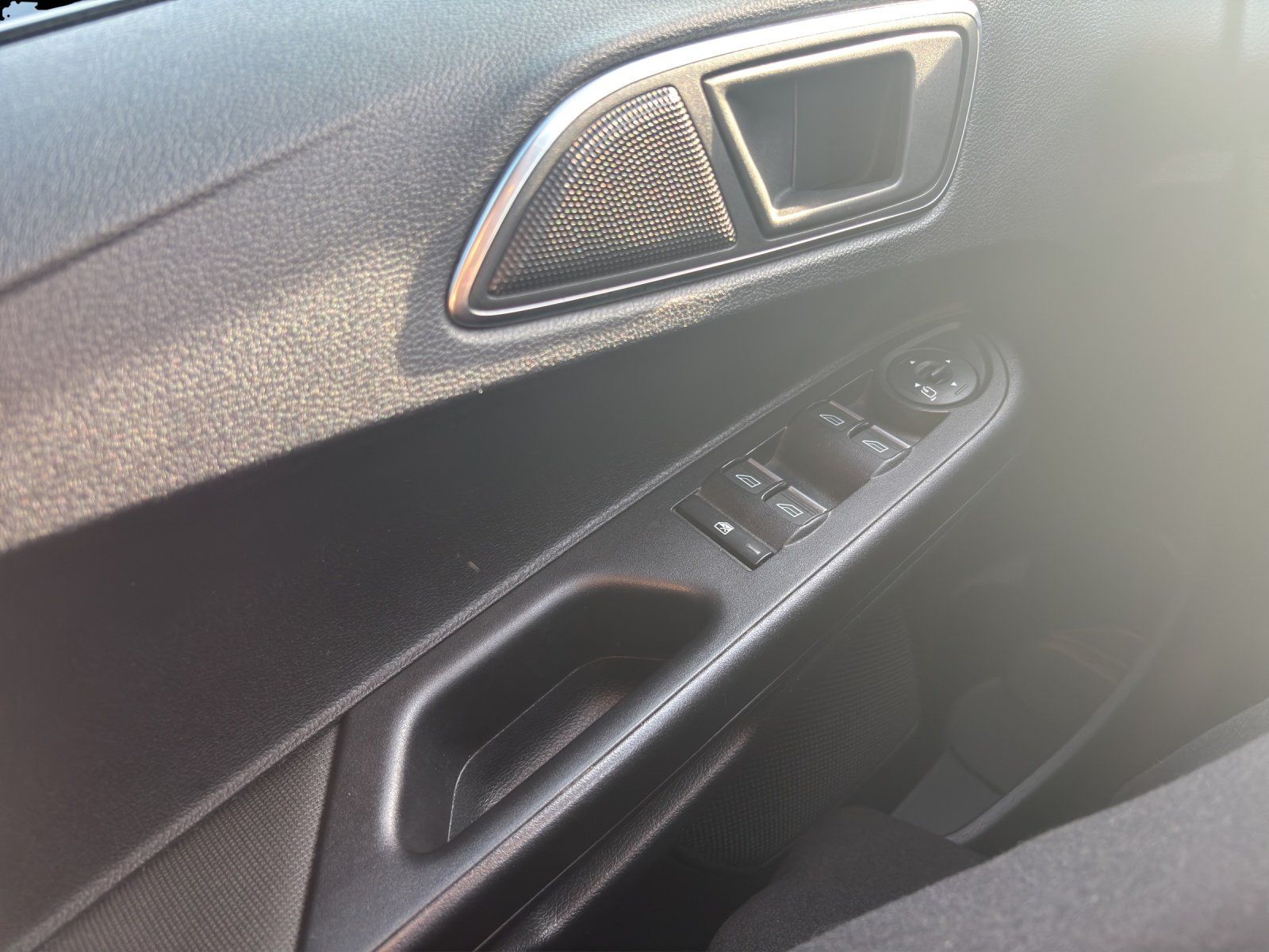 Fahrzeugabbildung Ford B-Max 1.6  SYNC Ed. Aut., PDC vo.& hi.,Wintepake