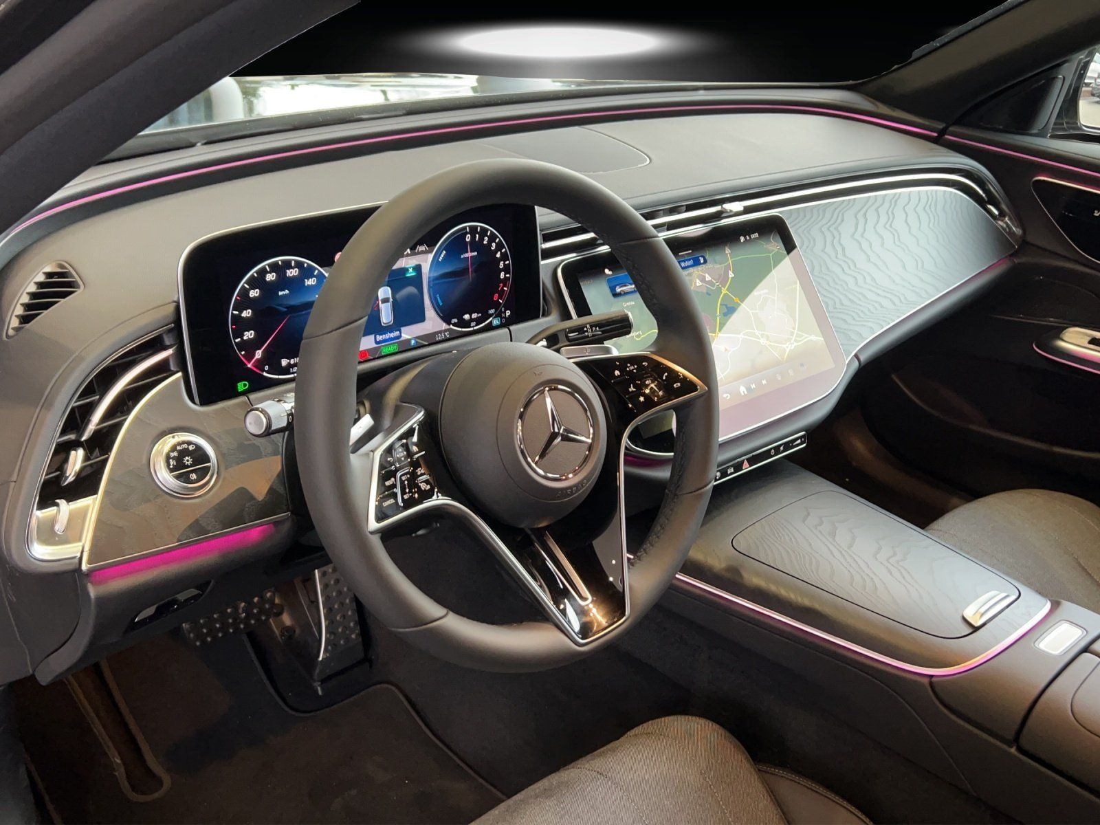 Fahrzeugabbildung Mercedes-Benz E 300 e T-Modell AVANTGARDE AHK Lenkradhzg LED