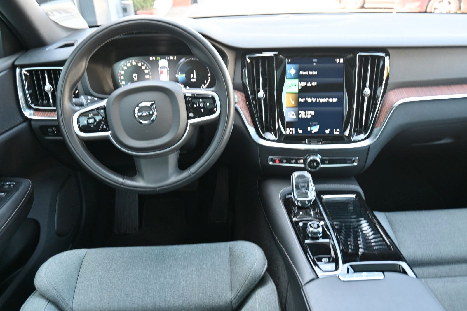 Fahrzeugabbildung Volvo V60 T6 Inscription PHEV AWD *Pano*RFK*LED*