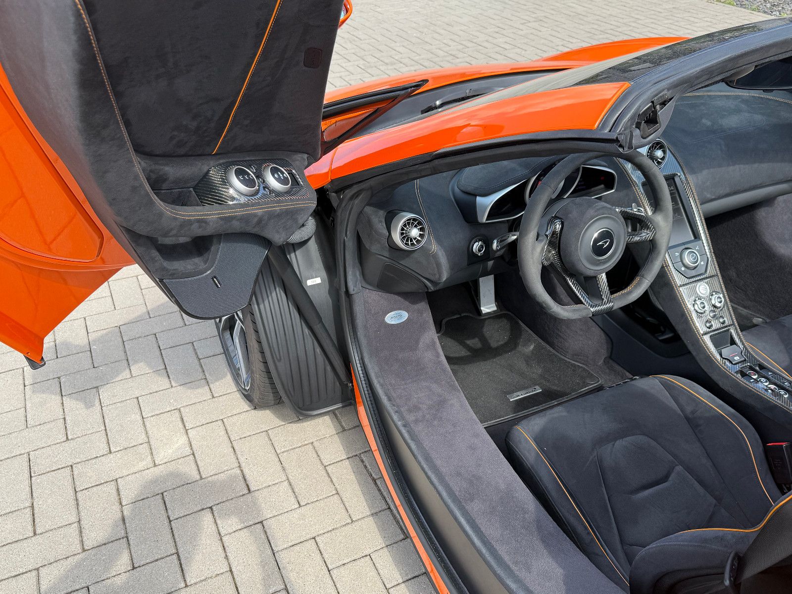 Fahrzeugabbildung McLaren 650S Spider-1.HD.-Carbon-TechPaket II-Sportausp.