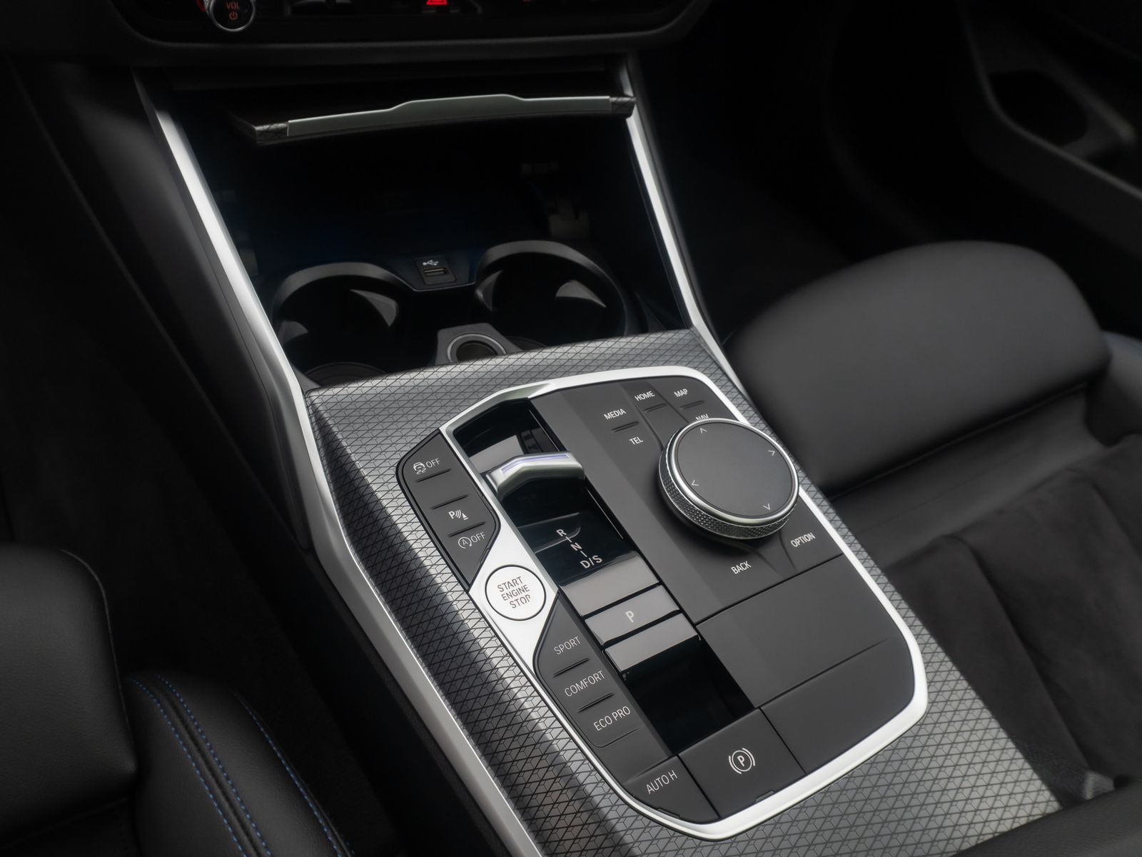 Fahrzeugabbildung BMW 330i M Sport HUD Panorama DAB HiFi AHK 19Zoll