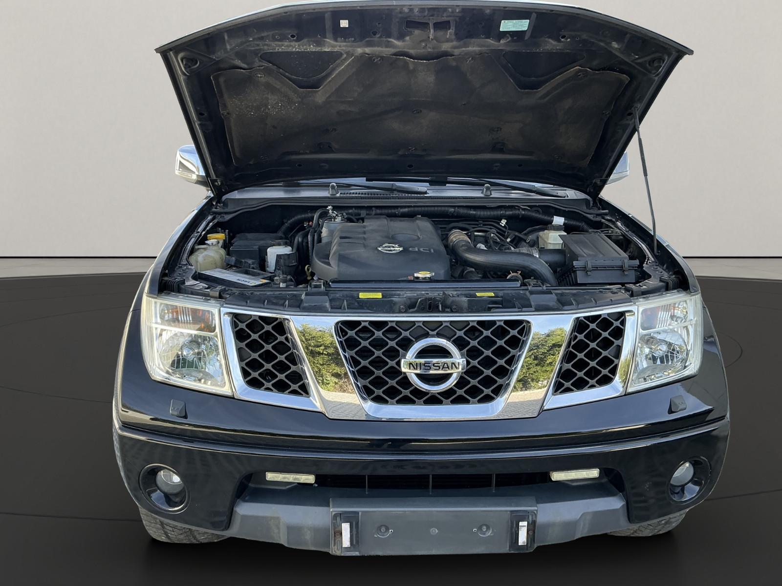 Nissan Navara Double Cab LE 4x4 | 171 ch | BVA | Cuir | Toit ouvrant | Sièges chauffants électriques | Attelage