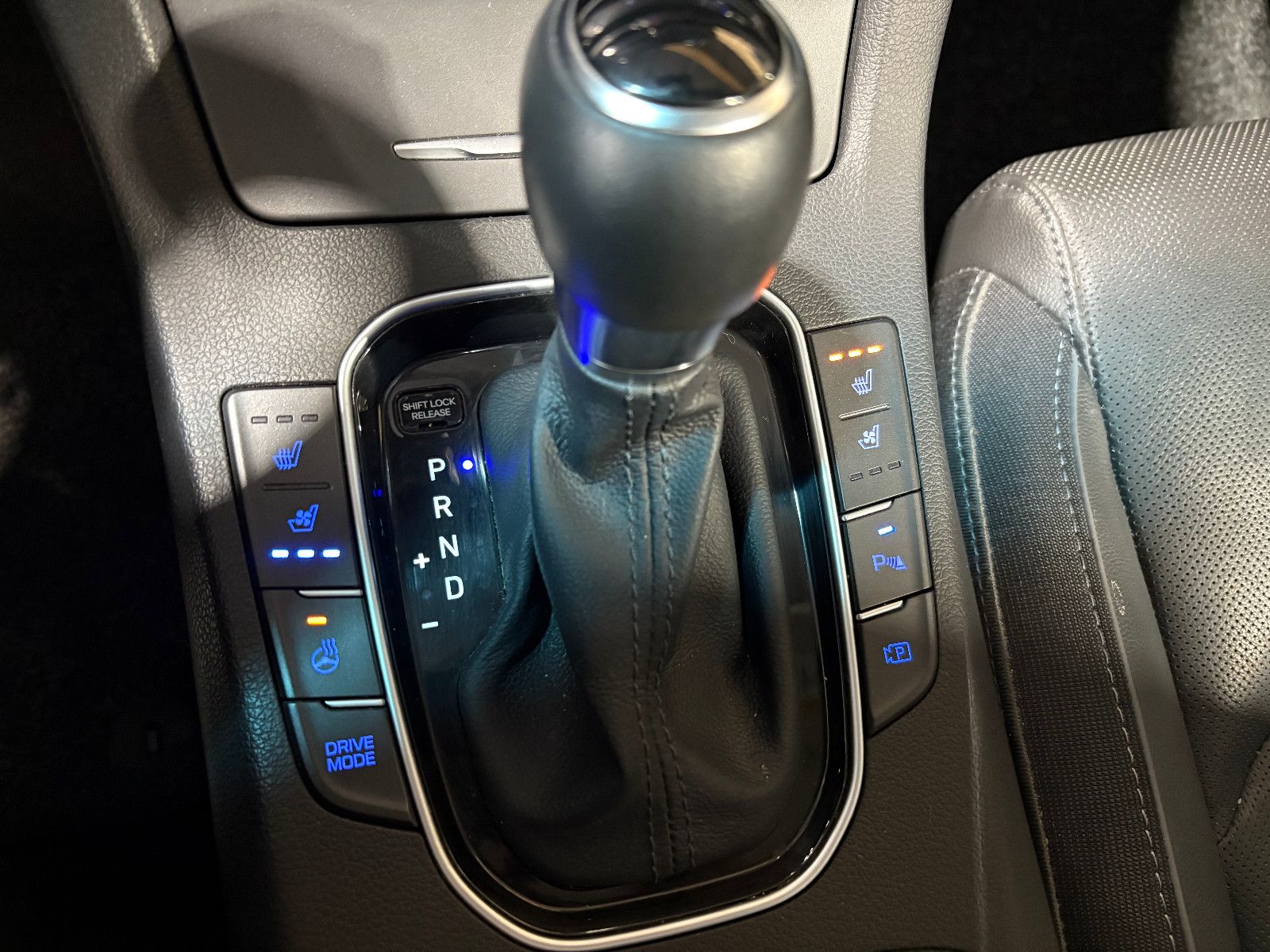 Fahrzeugabbildung Hyundai i30 CW /AUTOMATIK/MEMORY/LEDER/1-HAND/HEIZ-LENKR
