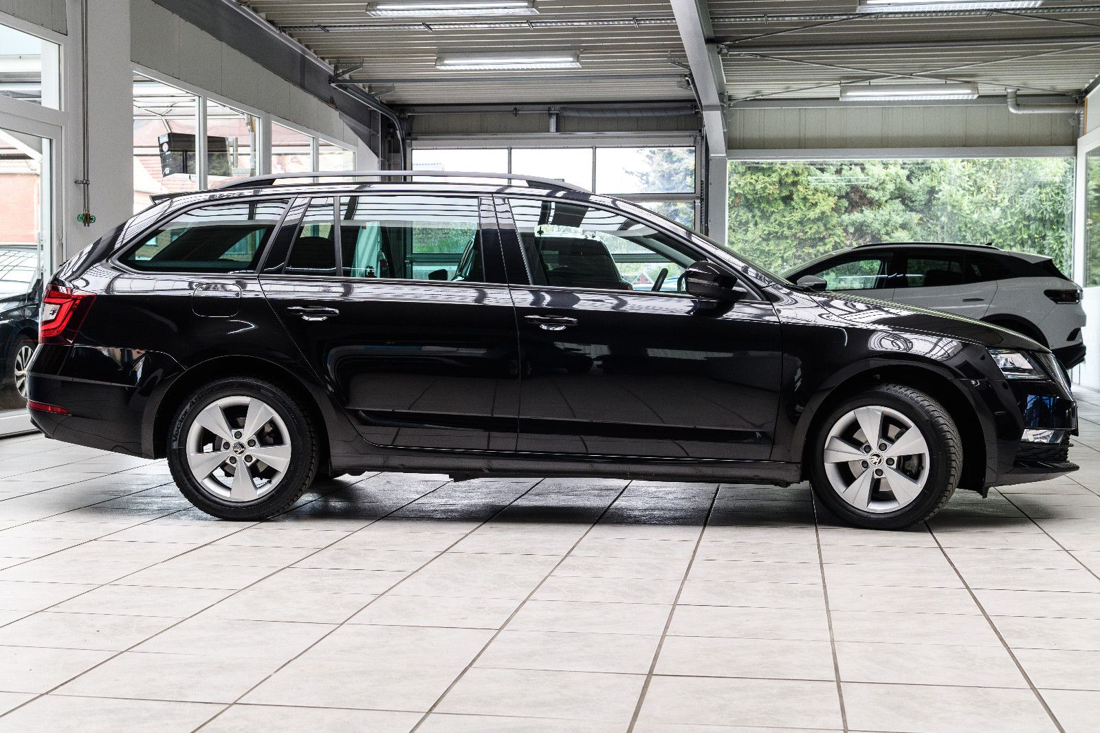 Fahrzeugabbildung SKODA Octavia Combi Tour 1.0 +NAVI+LED+el.Heckkl.+MFL