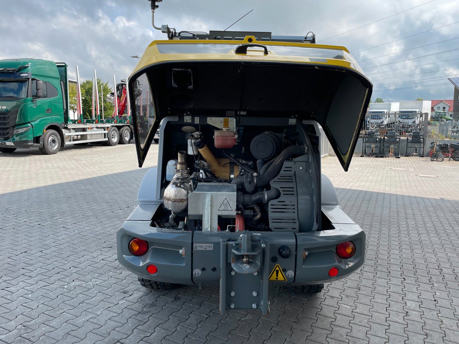 Fahrzeugabbildung Kramer 8085 / 175h / Schneeschild / Steuer / Kehrbesen
