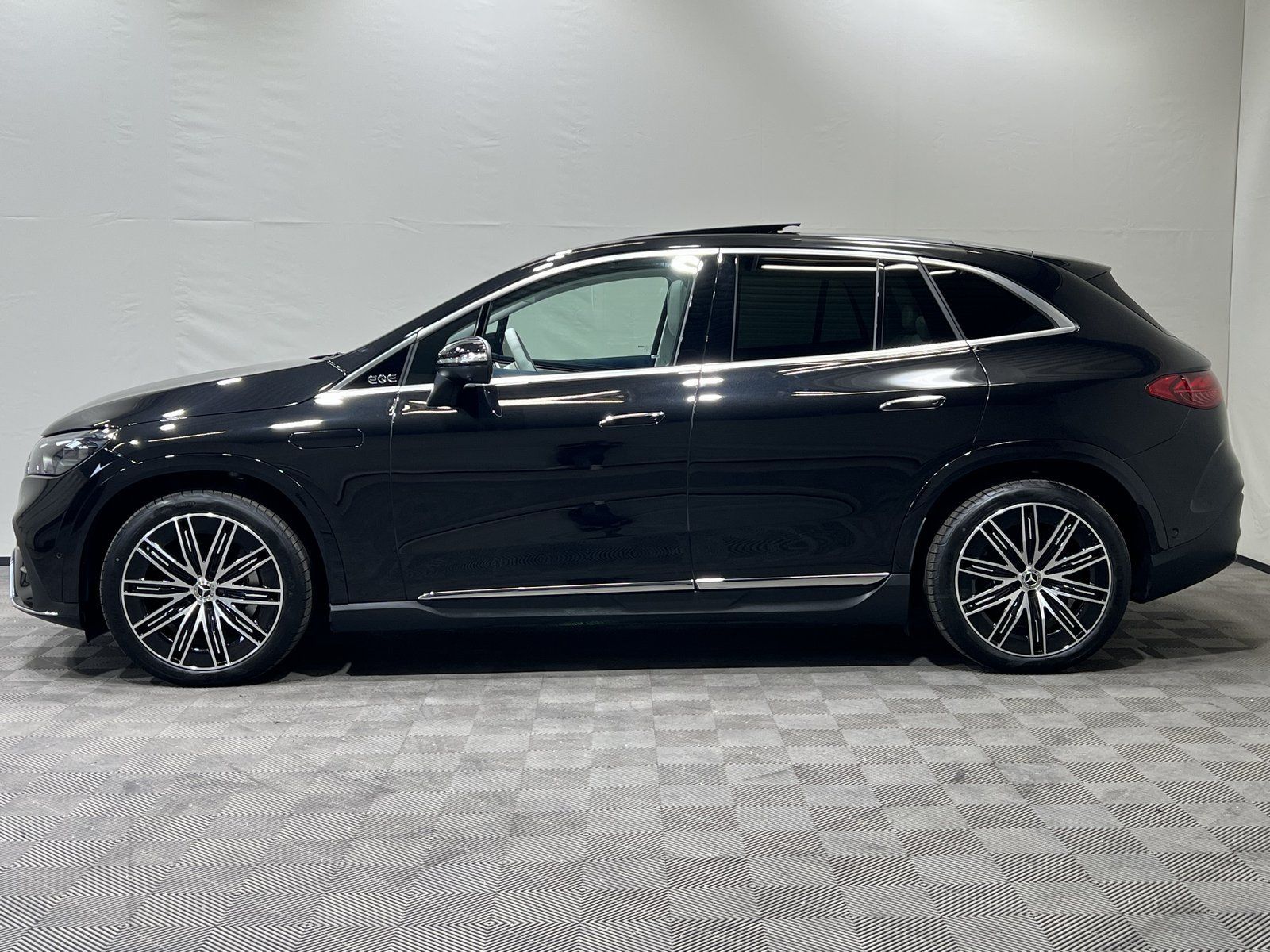Mercedes-Benz EQE 500 4M SUV AMG Premium Plus 21' Head 4xSHZ foto 4
