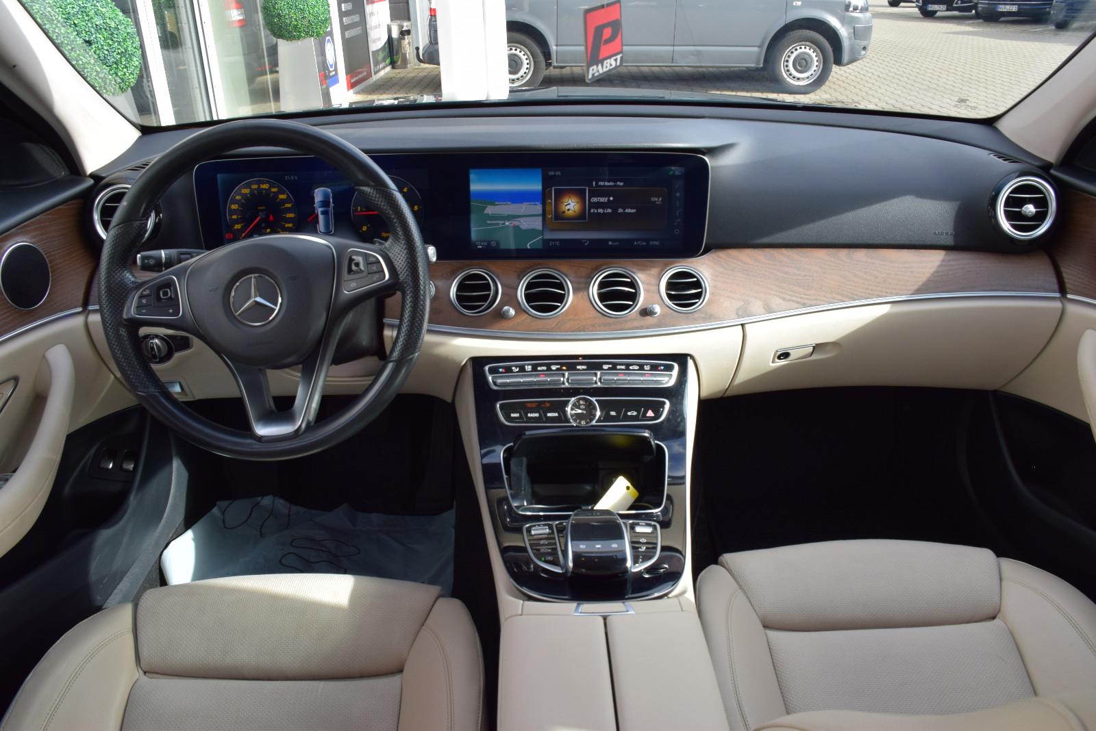 Mercedes-Benz E 220 d T-Modell Avantgarde LED KAMERA AHK SHZ