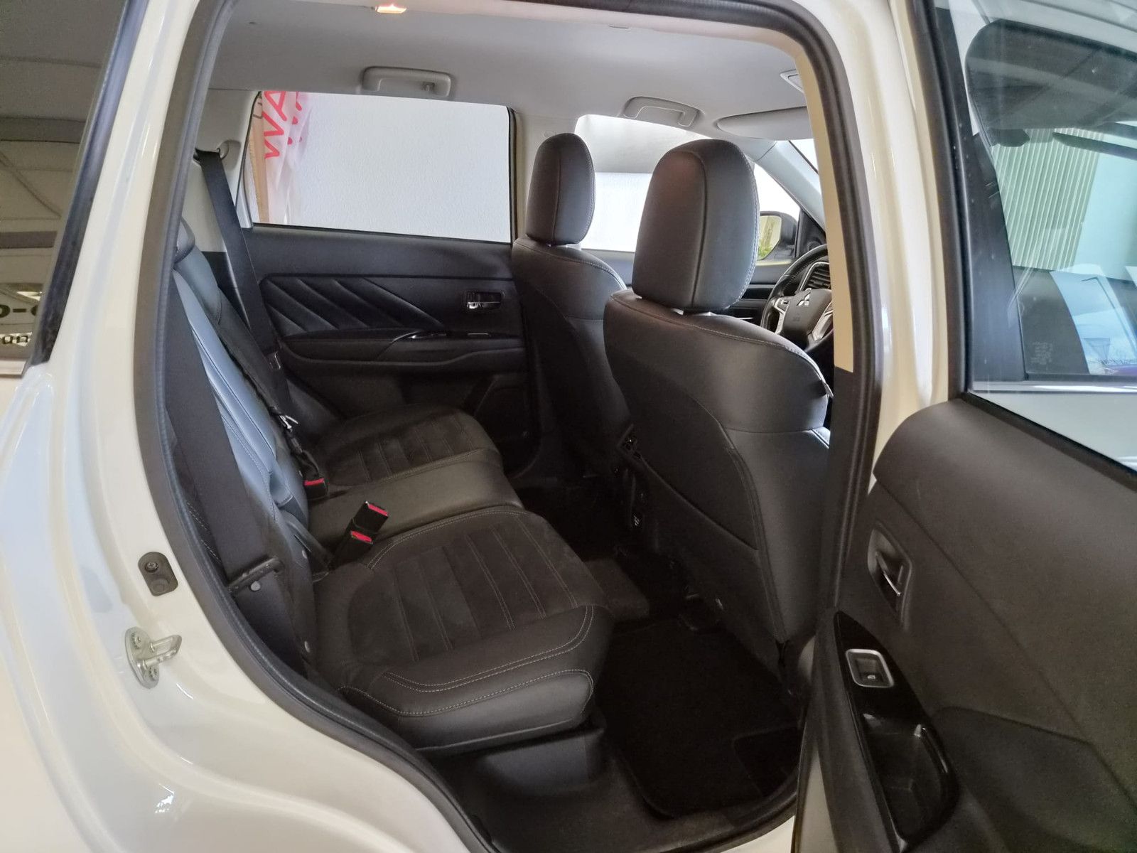 Fahrzeugabbildung Mitsubishi Outlander PHEV Basis Spirit 4WD / KAMERA /