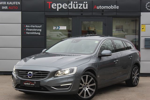 Volvo V60 Kombi Summum AWD*Navi*Leder*Xenon*Keyless*