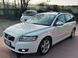 Volvo V50 D4 Momentum - weiße Volvo V50