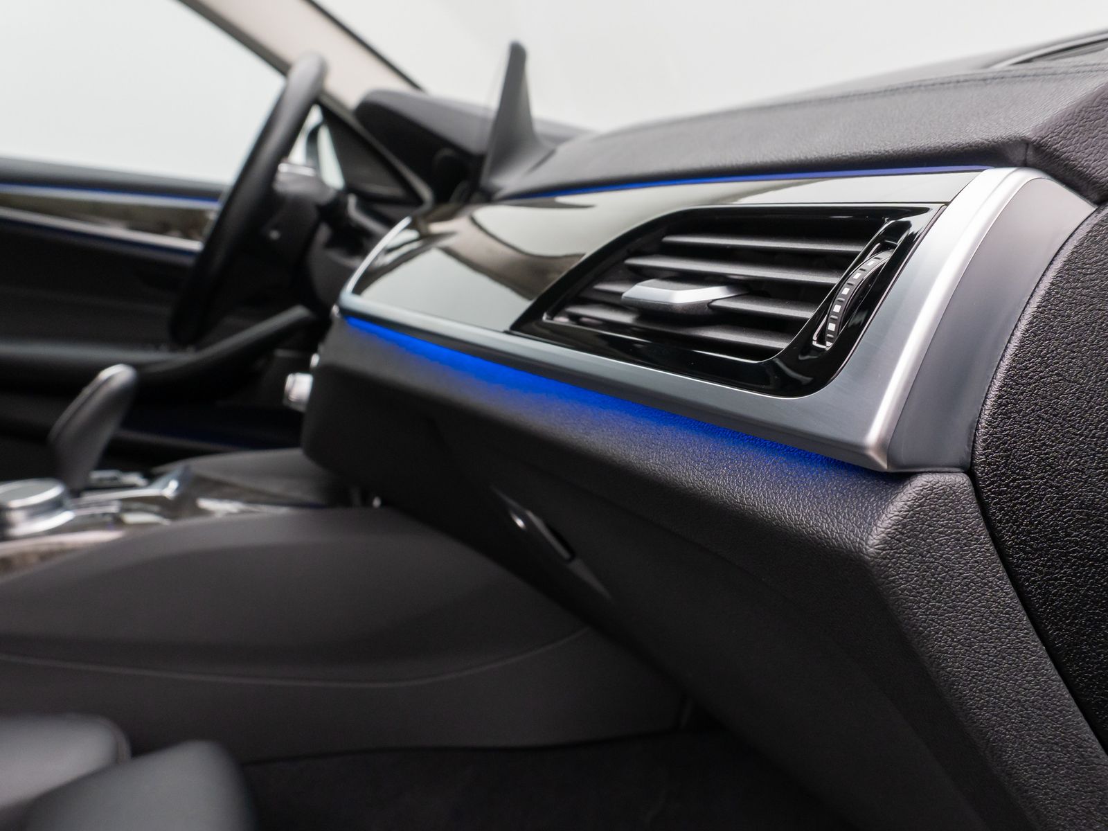 Fahrzeugabbildung BMW 520d Luxury Line Kamera HUD H/K Massage DisplKey