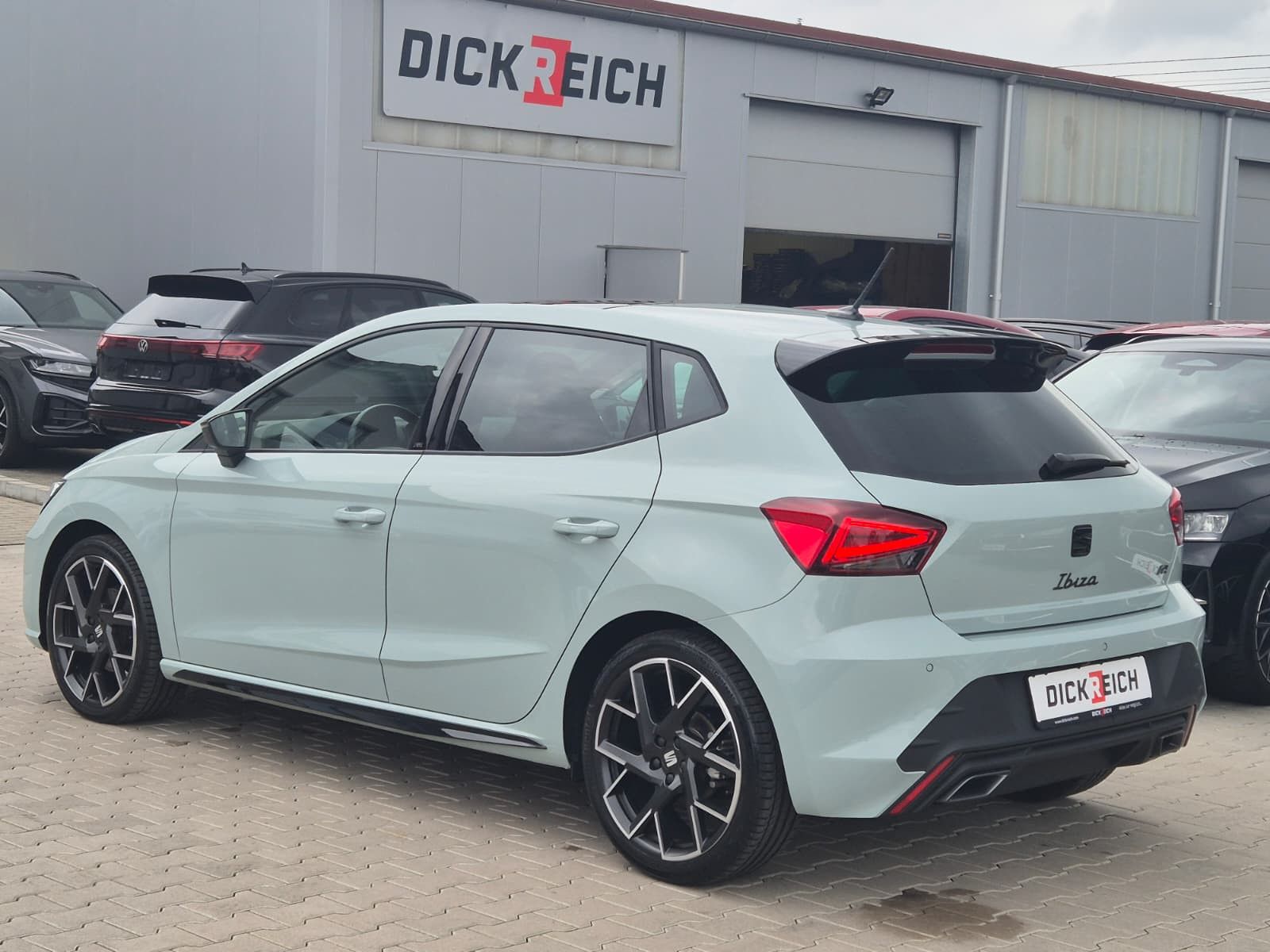 Fahrzeugabbildung SEAT Ibiza 1.5 TSI FR Black Edition*LED*ACC*KAM*PANO
