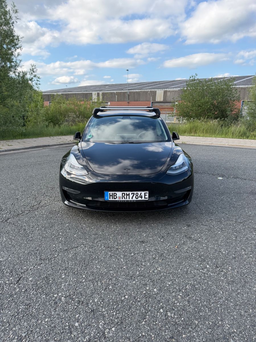 TESLA Model 3 Allradantrieb mit Dualmotor Long Ran...