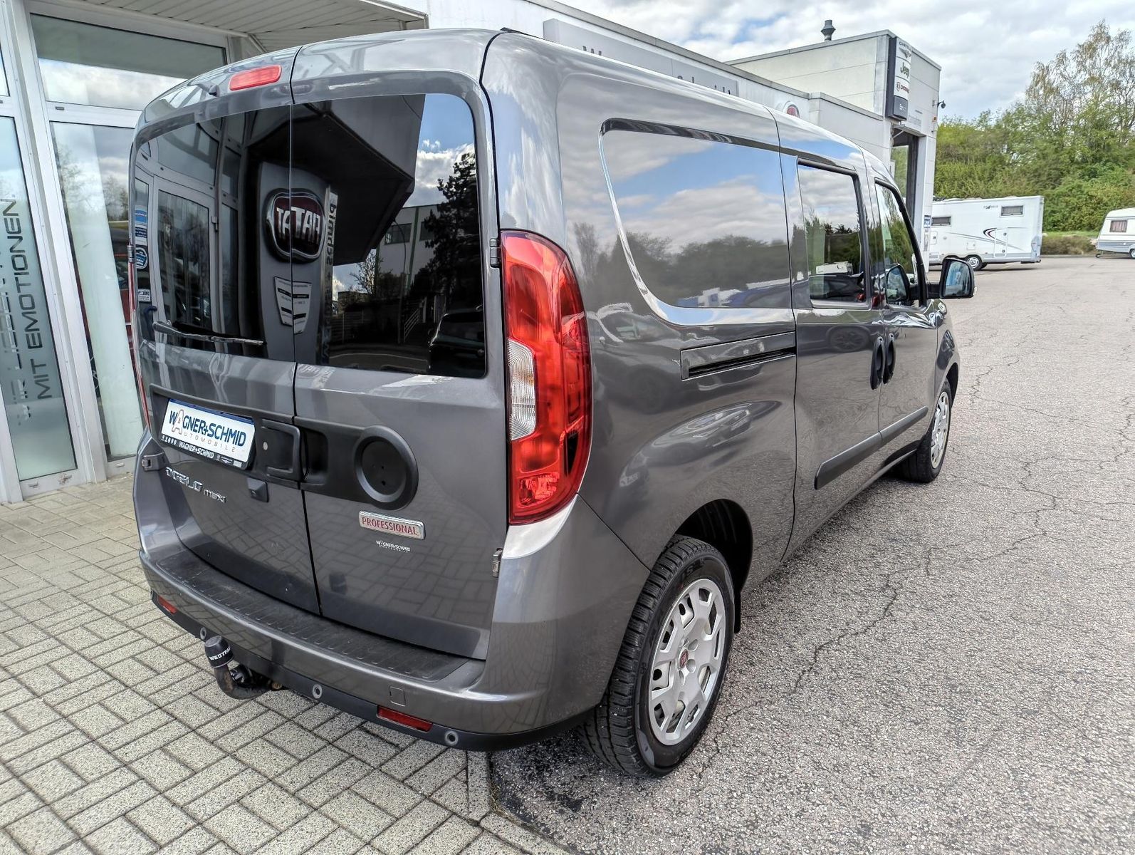 Fahrzeugabbildung Fiat Doblo Kombi Maxi SX 1.6 Mjet 5 Sitzer + AHK