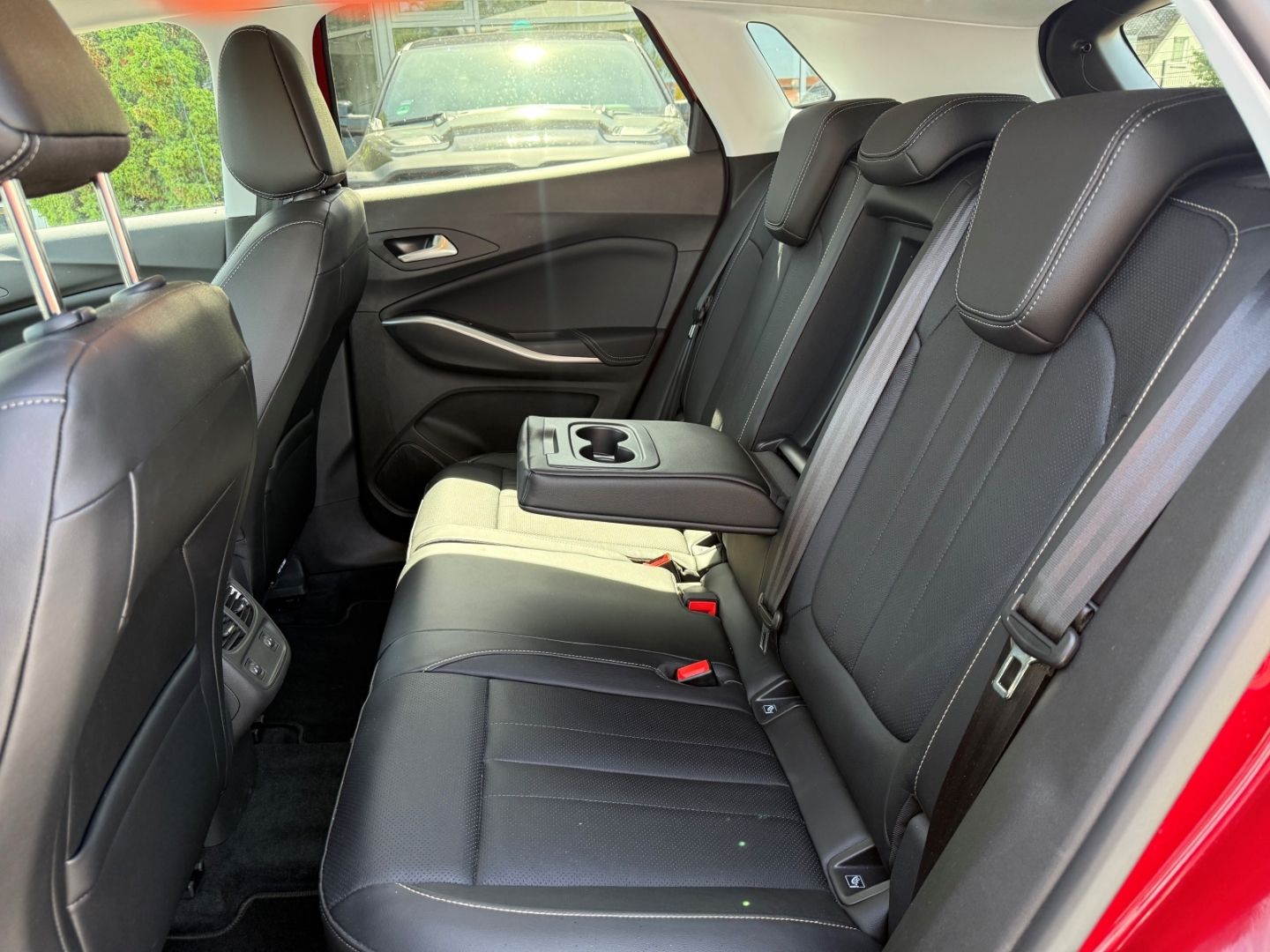 Fahrzeugabbildung Opel Grandland Ultimate 1,2T Navi+Leder+Sitzbelüftung