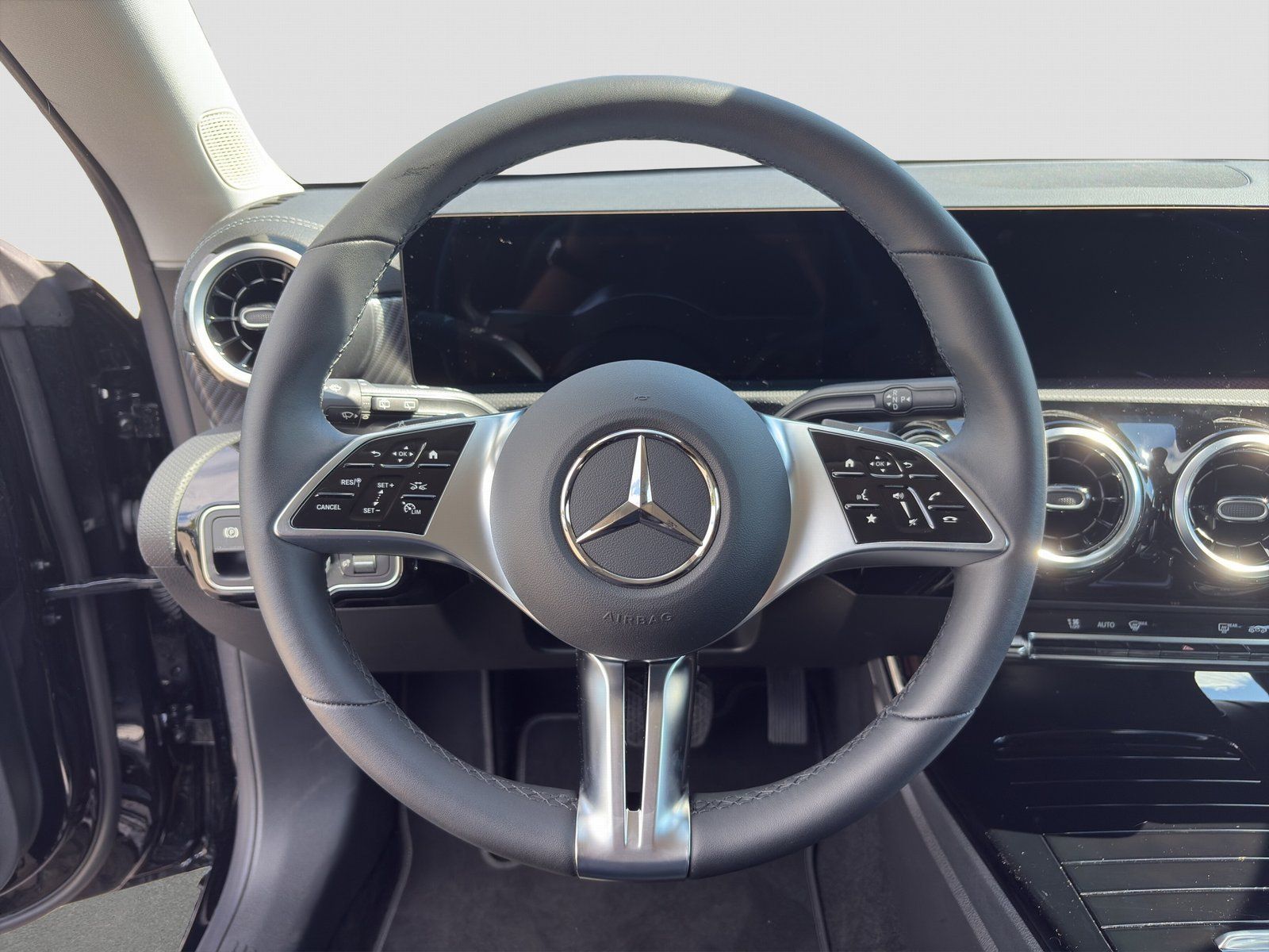 Fahrzeugabbildung Mercedes-Benz CLA 180 SB*PROGRESSIVE*WINTER-PAKET*ELEKT-HECKKL