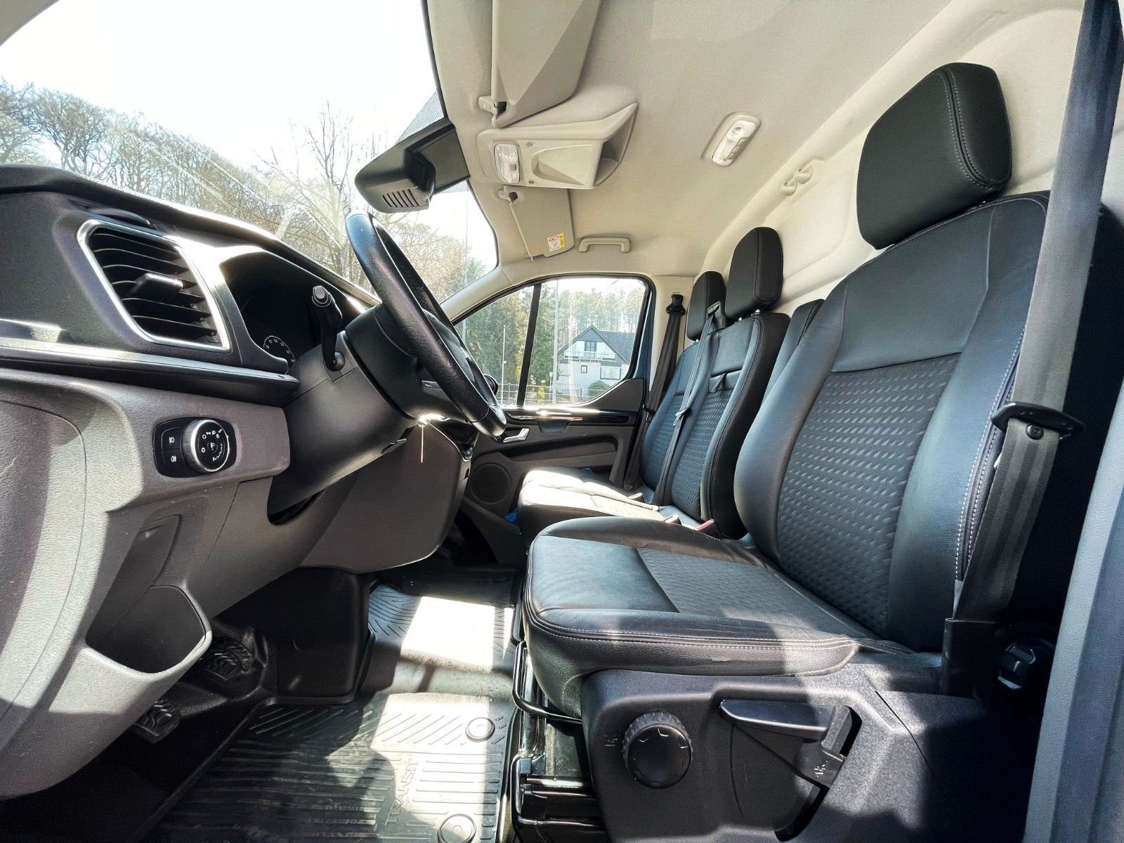 Fahrzeugabbildung Ford Transit Custom 290 SPORT NAVI SITZH AHK tLEDER