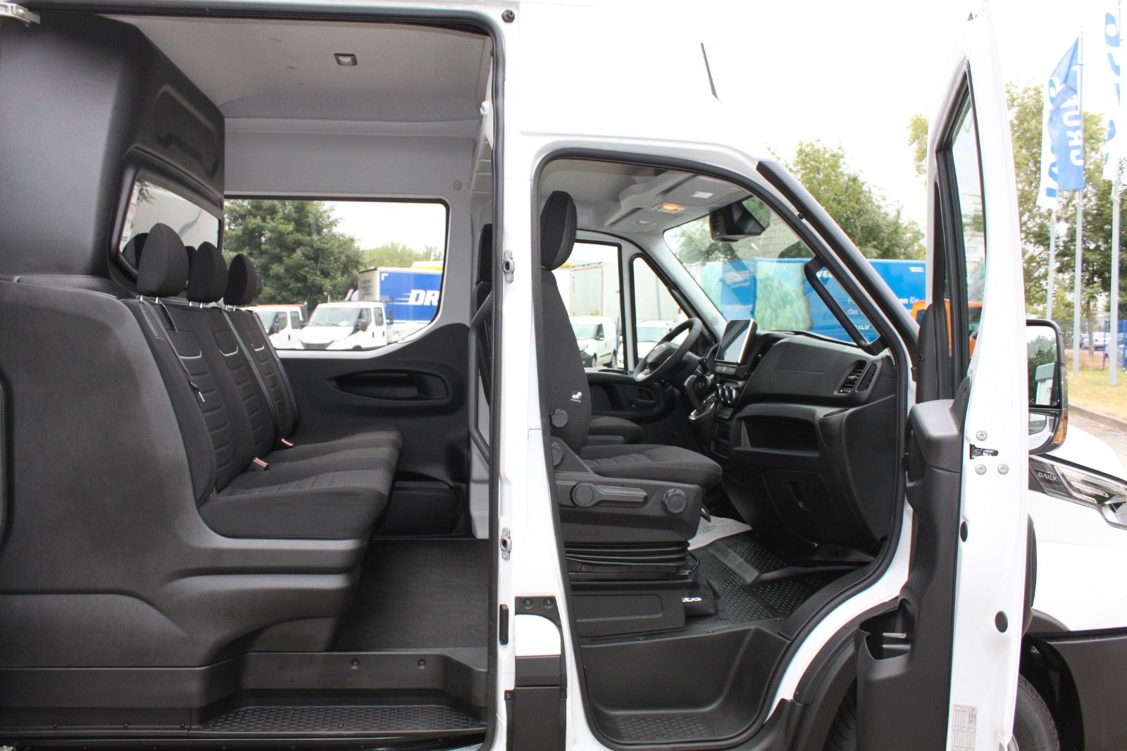 Fahrzeugabbildung Iveco Daily 35 S 18HA8 CRV teilverglast