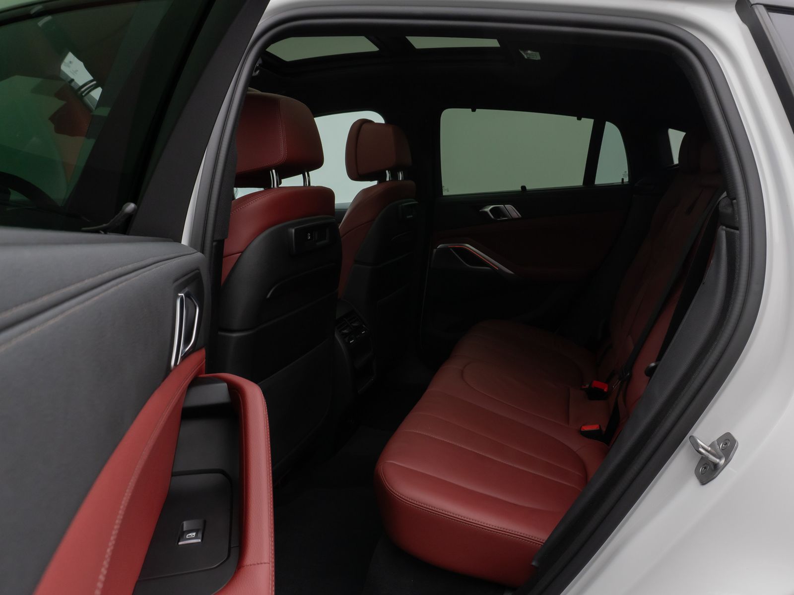 Fahrzeugabbildung BMW X6 xD40d M Sport Panorama 360°Laser HUD DisplKey