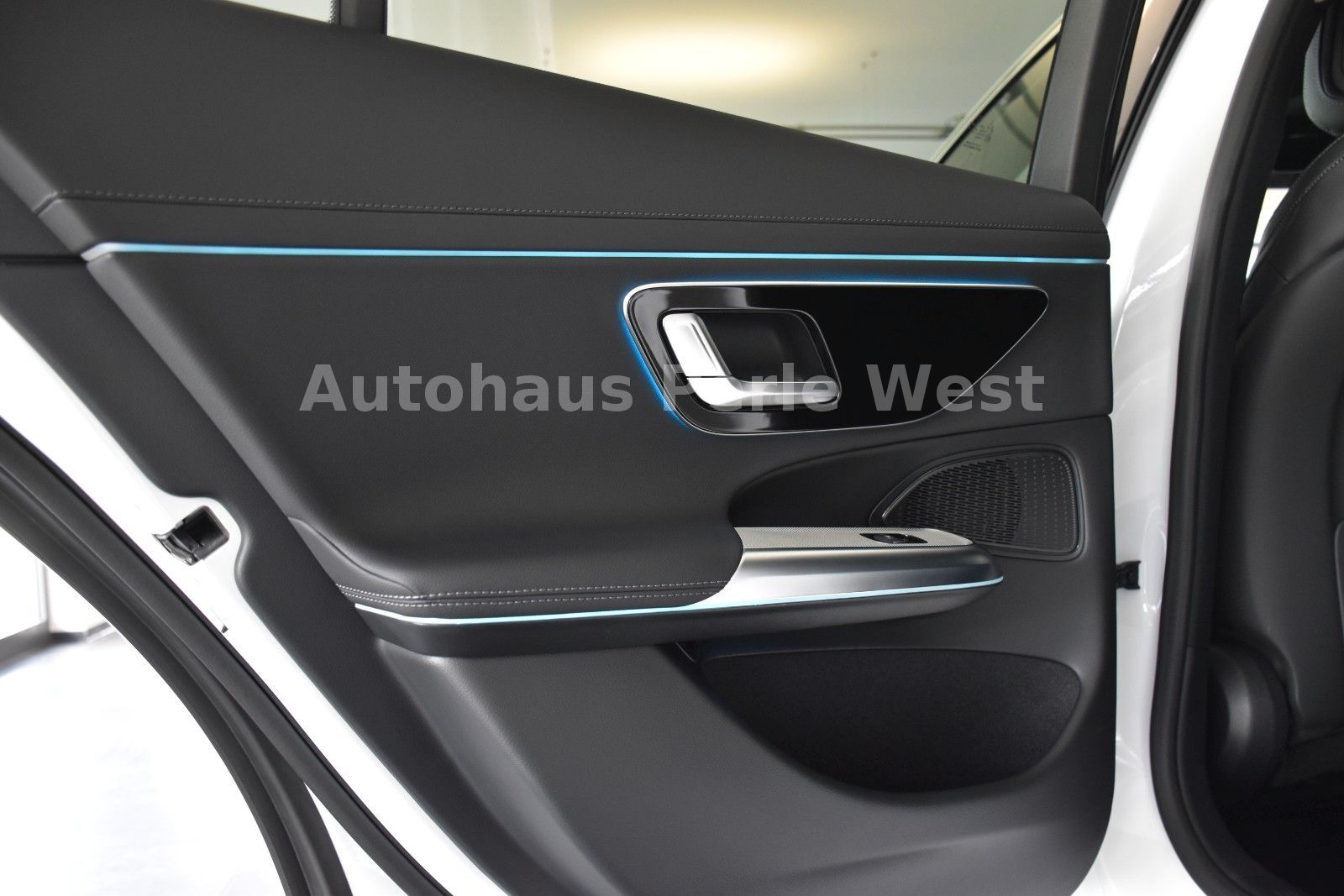 Mercedes-Benz E 300 de 4Matic T AMG Line Advanced Plus"AHK"LED foto 18
