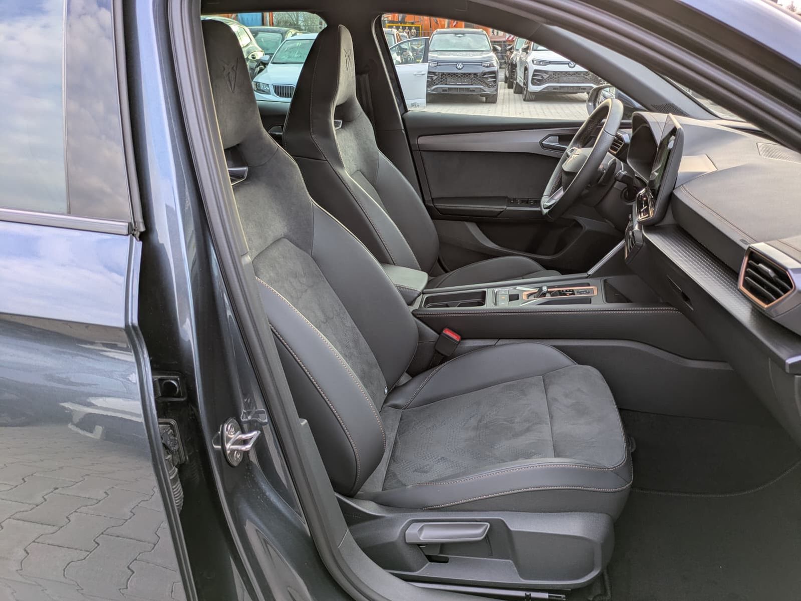 Fahrzeugabbildung CUPRA Leon 1.5 eTSI EDGE DSG*ACC*KAM*18"5JGARANTIE