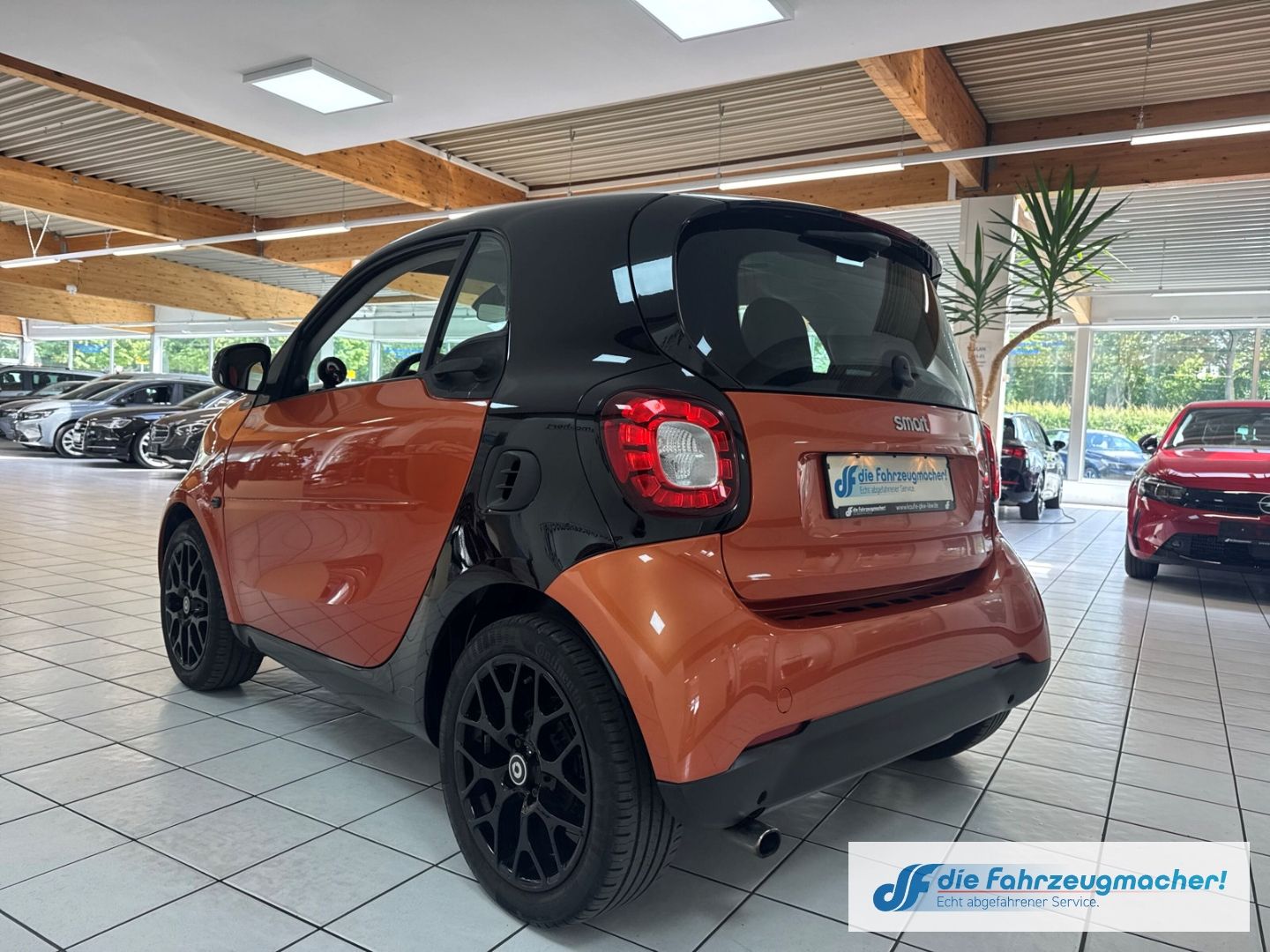 Fahrzeugabbildung Smart fortwo coupe Basis 52 kW Panorama Navi Klimaauto