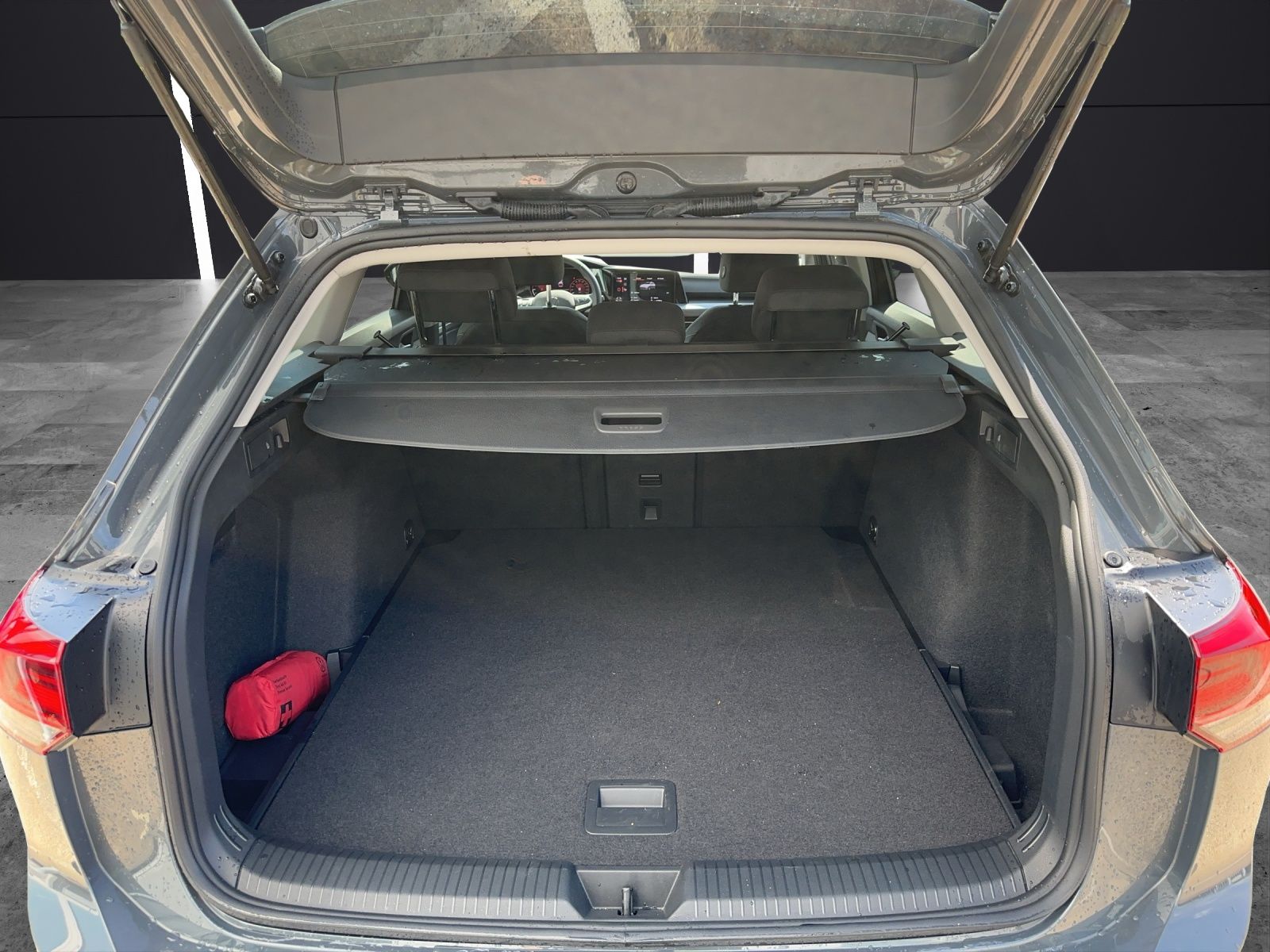 Fahrzeugabbildung Volkswagen Golf VIII Variant eTSI Active DSG NAVI LED AppCo