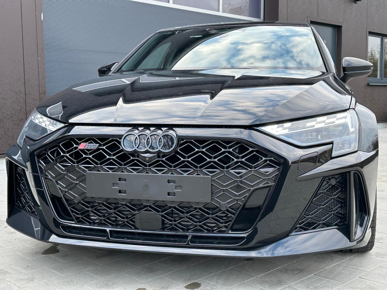 Audi RS3 Sportback DCC/PANO/ 360°/HUD/MATRIX/SONOS