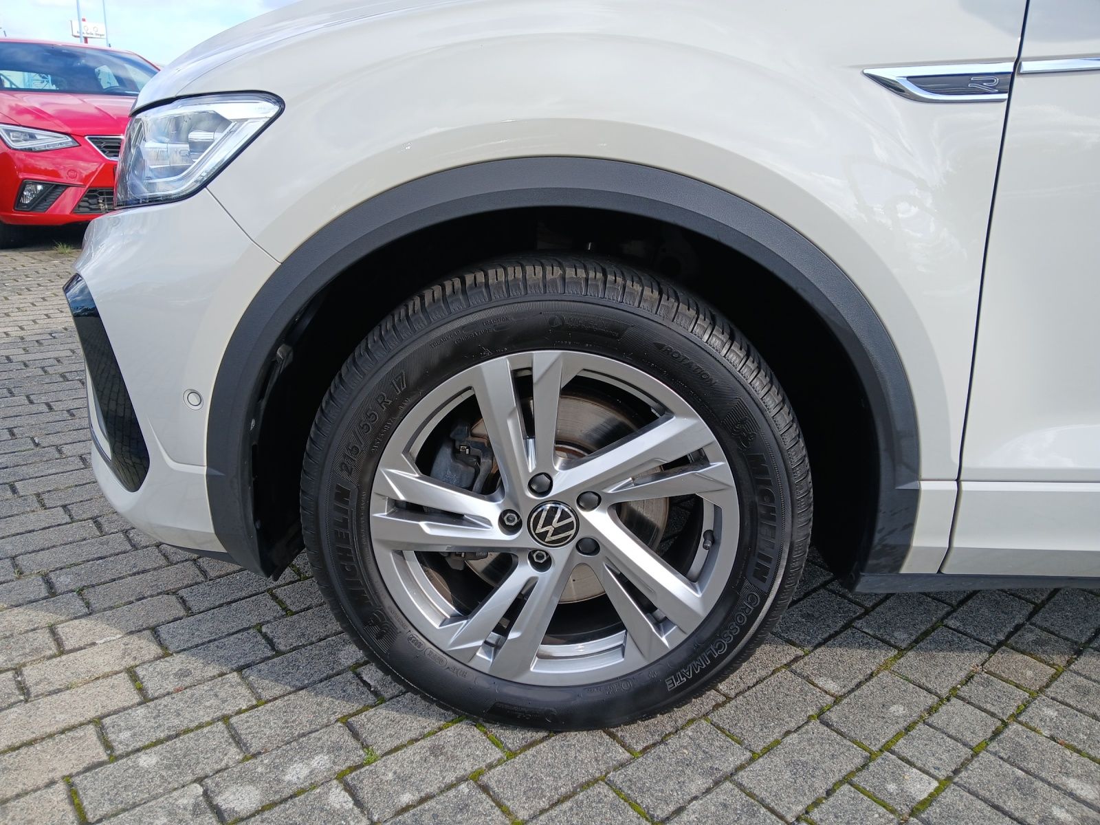 Fahrzeugabbildung Volkswagen T-Roc TDI R-Line DSG LED AHK Navi AID ACC Park-A