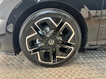 Volkswagen Golf VIII Variant 1.5 eTSI R-Line AHK*Pano*LED
