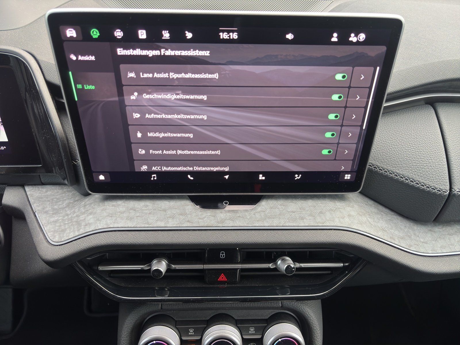 Fahrzeugabbildung SKODA Kodiaq Selection 2,0TDI 142kWDSG4x4 AHK/HUD/Pano