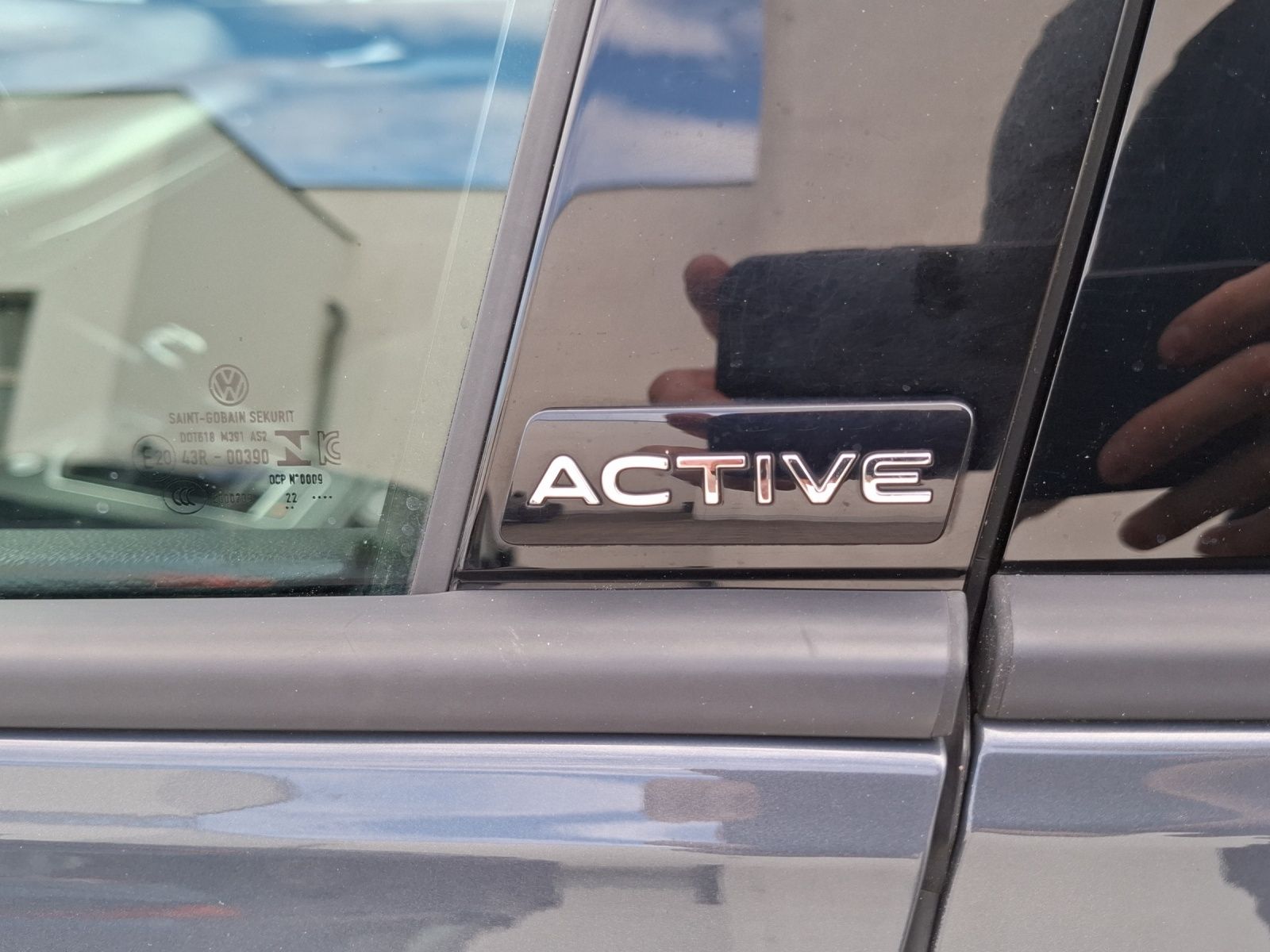 Fahrzeugabbildung Volkswagen Golf VIII TSI Active Standhzg. LEDplus Navi AID